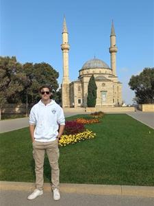 Adam 18 éves férfi, Budapest