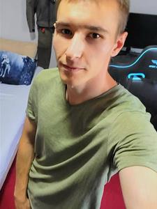 Adrián 25 éves férfi, Pest megye
