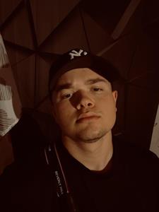 Adrian 21 éves férfi, Budapest