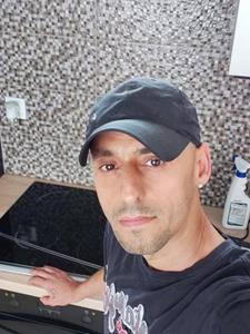 Akain 43 éves férfi, Budapest