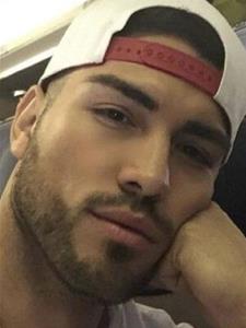 Akarlak 38 éves férfi, Győr-Moson-Sopron megye