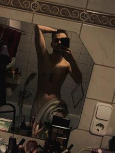 AndrianagyA 22 éves férfi, Budapest