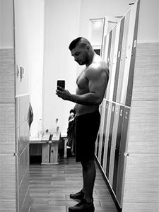 Ari 30 éves férfi, Jász-Nagykun-Szolnok megye