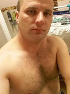 Armanii 41 éves férfi, Győr-Moson-Sopron megye