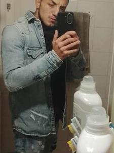 Arnold 24 éves férfi, Budapest