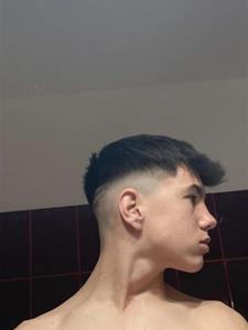 aron 20 éves férfi, Pest megye
