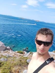 Áron 22 éves férfi, Zala megye