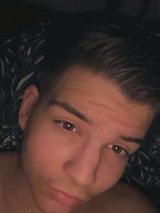 Aron007 18 éves férfi, Csongrád megye