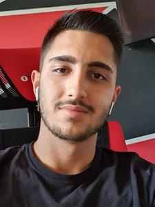 Attila 22 éves férfi, Budapest