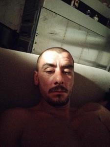 Bali37 36 éves férfi, Komárom-Esztergom megye