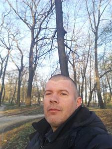 bandi 42 éves férfi, Komárom-Esztergom megye