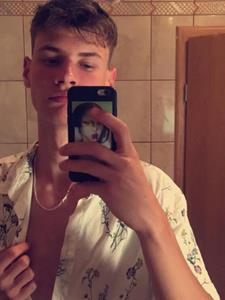 Dani 22 éves férfi, Heves megye