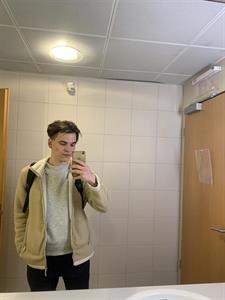 bebe 23 éves férfi, Budapest