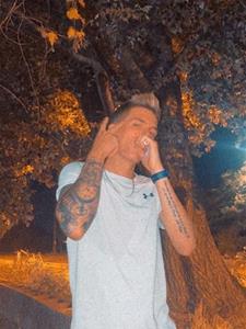 Bence 23 éves férfi, Pest megye