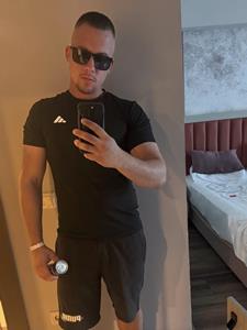 Bence 29 éves férfi, Győr-Moson-Sopron megye