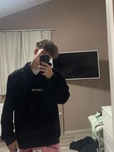 Bence 18 éves férfi, Budapest