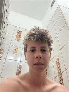 bernárd 18 éves férfi, Pest megye
