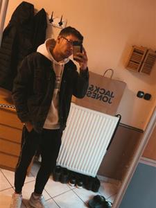 bmolnar 22 éves férfi, Győr-Moson-Sopron megye