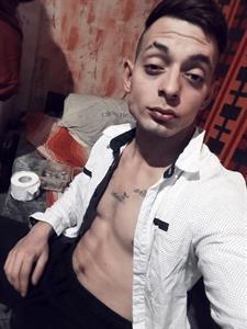 Boss 24 éves férfi, Tolna megye