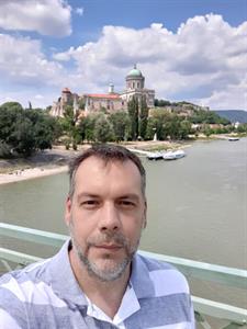 Bridgeport 47 éves férfi, Komárom-Esztergom megye
