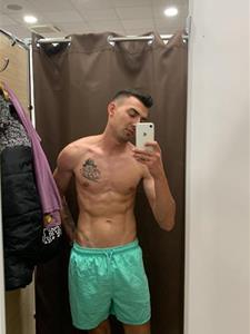 Buni 25 éves férfi, Budapest