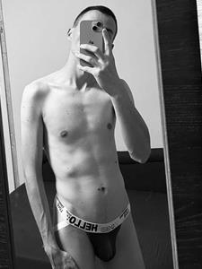 Charizma 27 éves férfi, Budapest