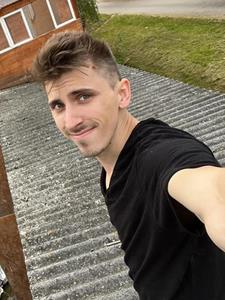 Csaba 28 éves férfi, Komárom-Esztergom megye