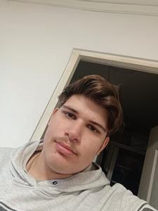 D4N13L 18 éves férfi, Pest megye