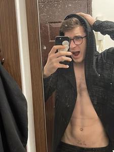 Daniel 22 éves férfi, Budapest