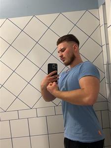 David 21 éves férfi, Budapest