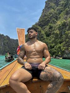 David 25 éves férfi, Budapest