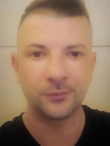 Deni 35 éves férfi, Budapest