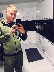 Deniel 27 éves férfi, Pest megye