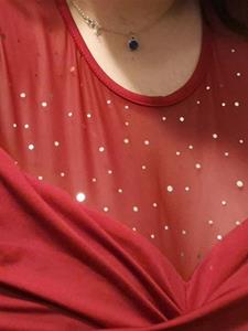 Dina 27 éves nő, Budapest