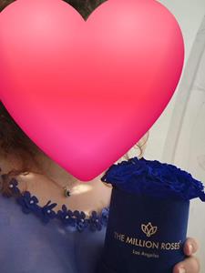 Dina 25 éves nő, Budapest