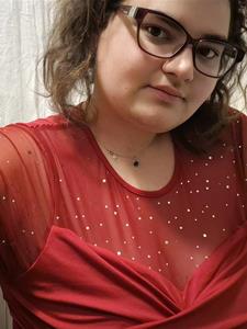 Dina 27 éves nő, Budapest