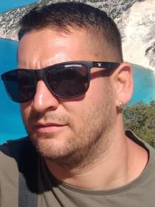 Viktor 40 éves férfi, Budapest