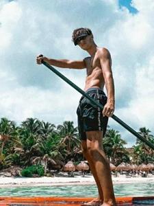 Endi 27 éves férfi, Budapest