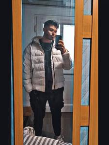 Erik 23 éves férfi, Pest megye