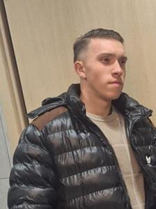 Erik 19 éves férfi, Békés megye