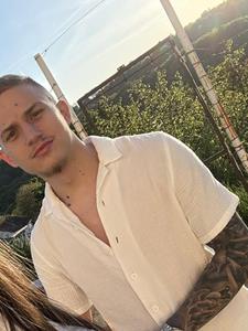 Erik 21 éves férfi, Baranya megye