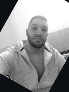 Erneszt 30 éves férfi, Budapest