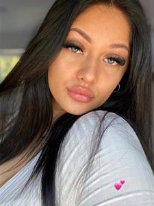 Evcsiikeee 25 éves nő, Budapest