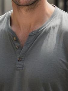 Félmosoly 50 éves férfi, Budapest