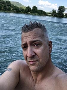 Gábor 45 éves férfi, Budapest