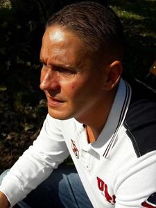 Háromlábú 47 éves férfi, Budapest