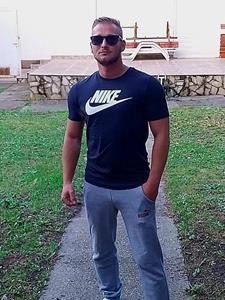 Hmmm 30 éves férfi, Budapest