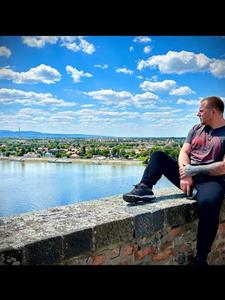 Hope 40 éves férfi, Komárom-Esztergom megye