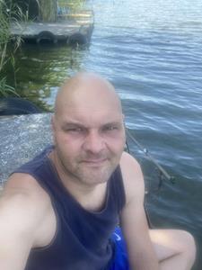 István 44 éves férfi, Budapest