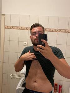 István 27 éves férfi, Budapest